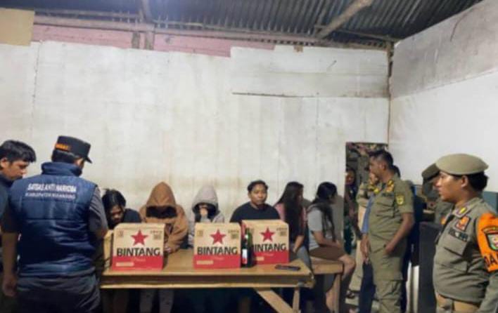 Kuansing: lima perempuan yang diduga bekerja sebagai LC (Lady Companion) atau wanita penghibur diamankan petugas