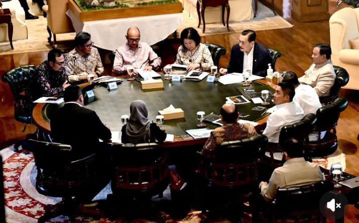Presiden Prabowo Subianto menerima Ketua Dewan Ekonomi Nasional (DEN)
